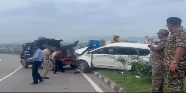 ट्रकयानं इनोवा कारयानं अघातयत्, 8 अमरनाथ तीर्थयात्रिणः आहताः