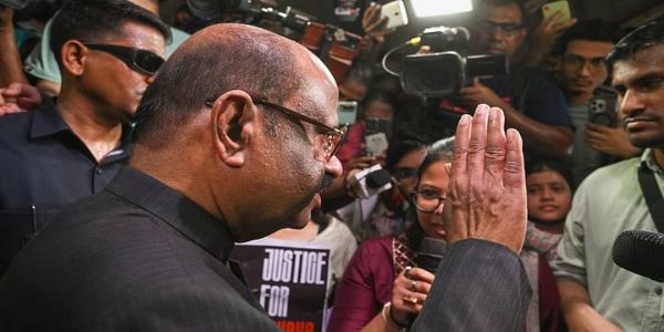 मङ्गलपाण्डे-वर्यस्य जन्मवार्षिकदिवसे राज्यपालः श्रद्धाञ्जलिम् अर्पितवान्।