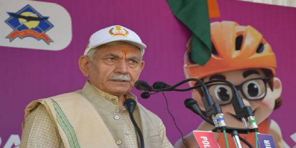 उपराज्यपाल मनोज सिन्हा जम्मू-कश्मीराभ्याम् आतंकवादं समूलं नाशयितुं प्रतिबद्धतां पुनरावर्तितवान्