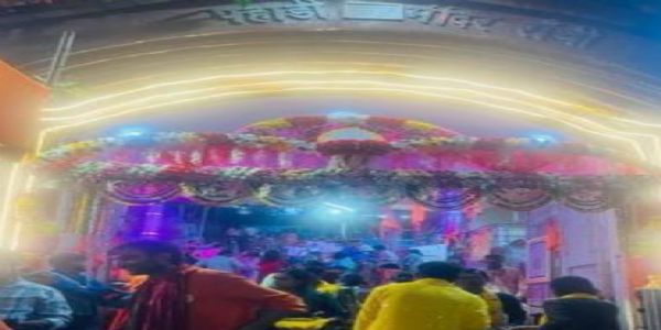 रांचीनगरस्य पहाड़ीमन्दिरसहितेषु सर्वेषु शिवमन्दिरेषु भक्तजनसमूहः एकत्रितः आसीत्