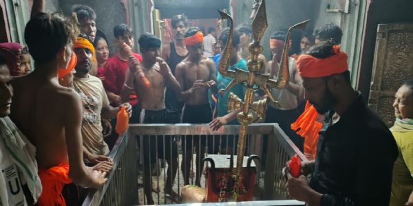 भगवतः आशुतोषस्य जयकारैस्सह शिवरात्रौ कांवड़ समूहाः रात्रिं त्रिवादने प्रारप्स्यते जलाभिषेकः