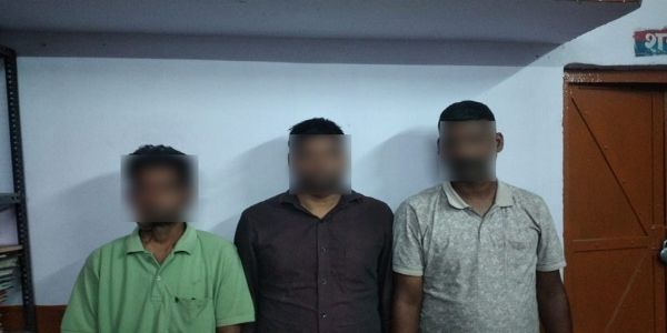 लखनऊनगरम् - प्रत्येकं 25,000 रूप्यकाणाम् उपहारं वहन्तः त्रयः अपराधिनः गृहीताः