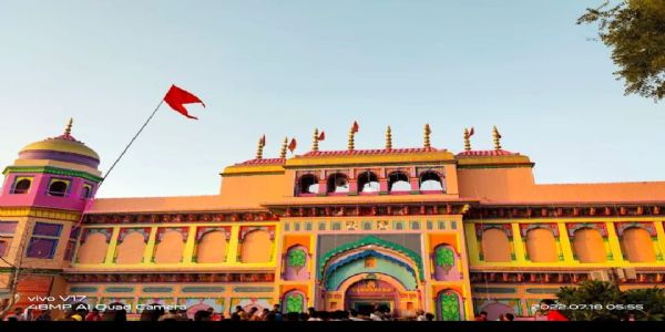 देवकली मंदिरम् - इतिहासे गुप्तानि रहस्याणि, राजा विशोक देवः अथ रानी देवकला इत्यनयोः अमर गाथया सम्बद्धा कथा