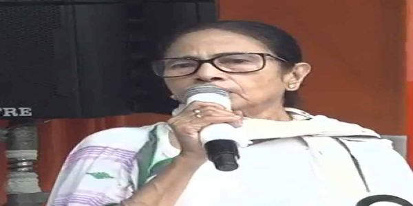 ममताबनर्जी इत्यनया अब्दुल् कलामाय समर्पिता श्रद्धाञ्जलिः, उक्तवती— अद्यापि प्रेरणास्रोत्रं तस्य विचाराः।