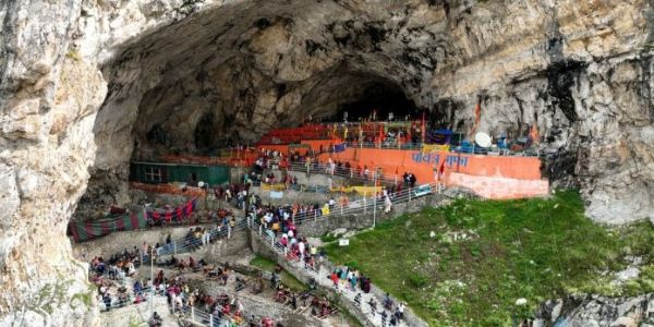 अमरनाथा यात्राः महद्बावृष्टेः 1600 तः अधिकाः अमरनाथ तीर्थयात्रिणां एको गणः जम्मूं प्रस्थितवान्