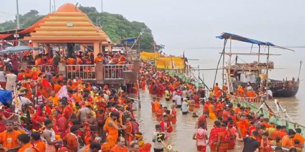 तृतीये सोमवासरमाधृत्य शिवालयेषु उत्पन्नः श्रद्धालूनां सम्मर्दः