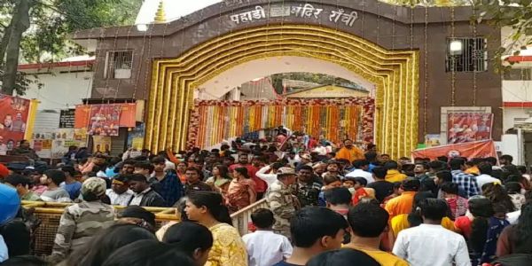 पहाड़ीमन्दिरसहितेषु राँची-नगरस्य सर्वेषु शिवमन्दिरेषु भक्तानां जनसमूहः एकत्रितः आसीत्