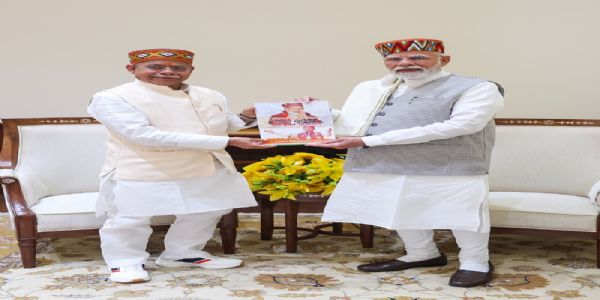 राज्यपालः शिवप्रताप शुक्लः प्रधानमन्त्रिणा सह मिलित्वा, आपदाक्षतिविषये, मादकद्रव्यमुक्तं हिमाचल-अभियानस्य विषये च सूचनां ददाति