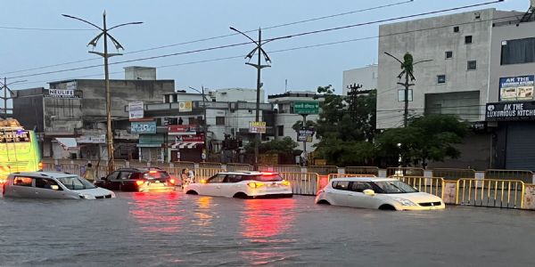 राजस्थाने अतिवृष्ट्या अनेके जनपदेषु प्लावनस्थितिः, त्रयोदशसु जनपदेषु विद्यालयाः निरुद्धाः