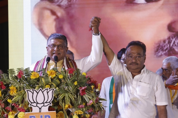 रवि शंकर प्रसाद और शमिक भट्टाचार्य
