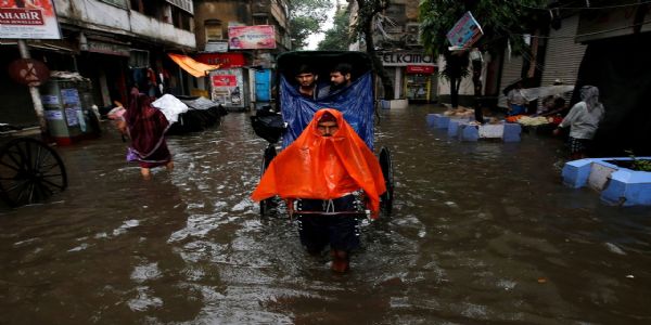 मध्यप्रदेशे पुनः प्रचण्डवृष्टेः सचेतना, चित्रकूटनगरे मन्दाकिणीनद्याः प्रकोपः, १०० तः अधिकाः आपणाः निमग्नाः