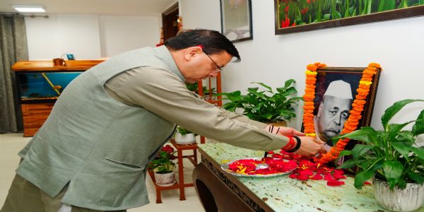 मुख्यमंत्री गोविंद बल्लभ पंतः अकरोत् नमनम्, अकथयत्-तदीयविचाराः सदैव राष्ट्रसेवायै करिष्यन्ति अस्मान् प्रेरितानिति