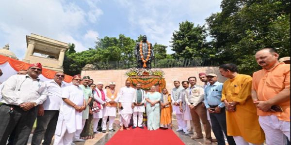 पंडित गोविन्द बल्लभ पंतः उत्तर प्रदेशाय राष्ट्रिय राजनीतौ विशिष्ट परिचयमदापयत्- केशव प्रसाद मौर्यः