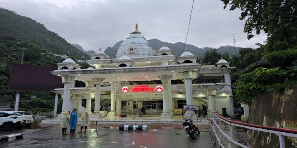 माता वैष्णो देवी यात्रा रविवासरतः पुनराप्स्यते
