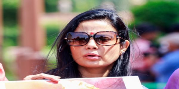 आलोचनानां मध्ये महुआ मोइत्रा स्वकीयवचनस्य मतुआसमाजं प्रति रक्षणं कृतवती।