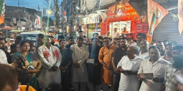 प्रधानमन्त्रिणा नरेन्द्रमोदिना पूर्णियायात्रां प्रति कटिहारे आमन्त्रणपत्र-वितरणं कृतम्।