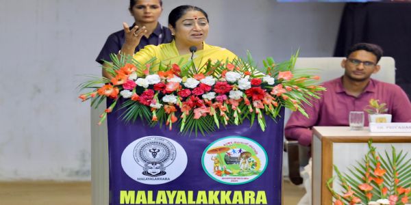 मुख्यमन्त्री रेखागुप्ता ओणमोत्सवे नारायणगुरुजयन्तीसमारोहश्च सहभागी अभवत्