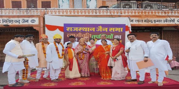 रामलीलाक्रीडांगणे 32 दिनानाम् उपवासं कर्तृभिः 4 व्रतिभिः सहितानां 151 त्यागी व्रतिनां कृतम् अभिनंदनम्