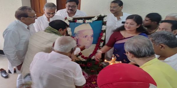 समाजाद् वंचितानां, शोषितानां दुर्बलानां च वर्गाणां ध्वनिःसन् उत्थितः बाबू जी श्याम लाल यादवः - नटवर गोयलः