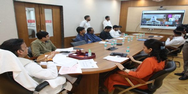 उप मुख्यमंत्री शुक्लः स्वस्थ नारी सशक्त परिवारइति अभियानं सफलीकर्तुम् आहूतवान्, नागरिकेभ्यः सेवा लाभस्य कृतवान् आह्वानम्