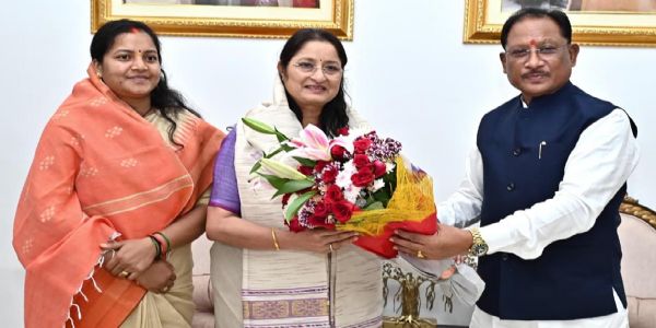 मुख्यमन्त्रिणं सायं केन्द्रीयमहिला-शिशुविकासमन्त्रिण्या अन्नपूर्णादेव्याः सौजन्यमेलनं कृतम्