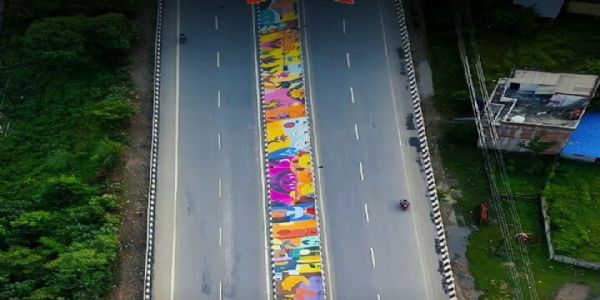 वाराणस्यां तरना फ्लाईओवर इति सेतुओं भिन्नतया निर्मातुम् आकर्षकं पुनर्लेपनं जातम्