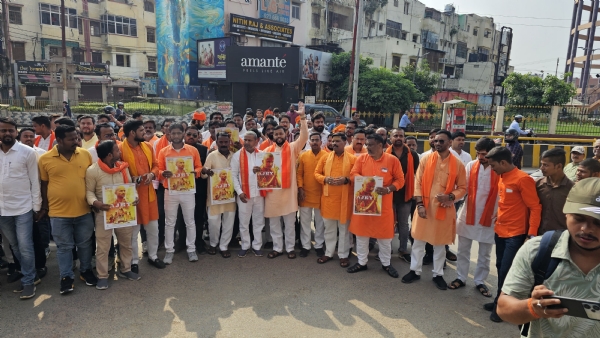 फिल्म “अजय” देखने के बाद कार्यकर्ता