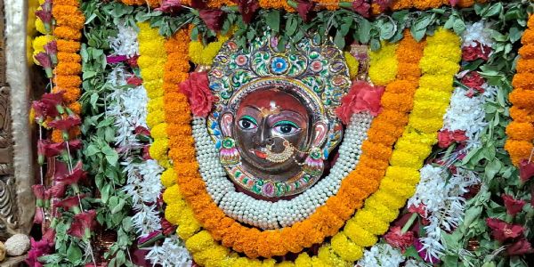 शारदीय नवरात्रे काशीपुराधिपतेः नगरी आदि शक्तेर्भक्तौ लीनः,चहुंओर देव्याः जयकारः