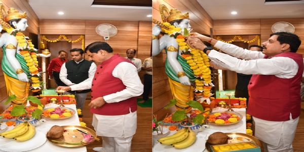 मुख्यमंत्री डॉ. यादवो राष्ट्रिय आयुर्वेद दिवसे भगवान धन्वंतरेः प्रतिमायां कृतं माल्यार्पणम्