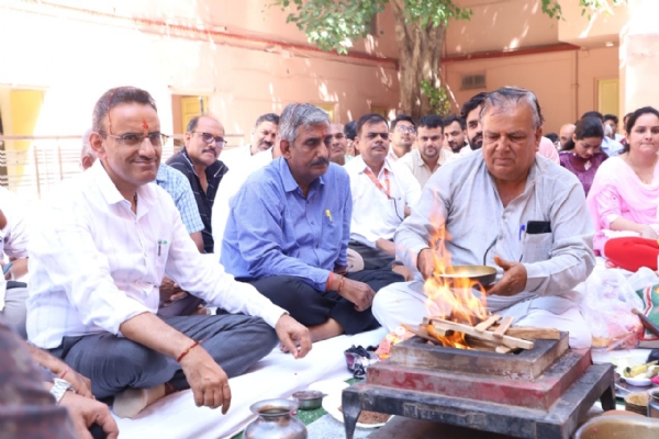 आयुर्वेद दिवस:भगवान धन्वंतरि की पूजा—अर्चना कर किया हवन