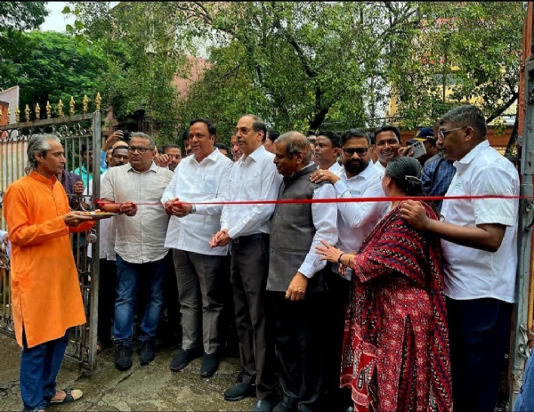 उदघाटन के दौरान मंत्री आशीष शेलार व अन्य अतिथि।