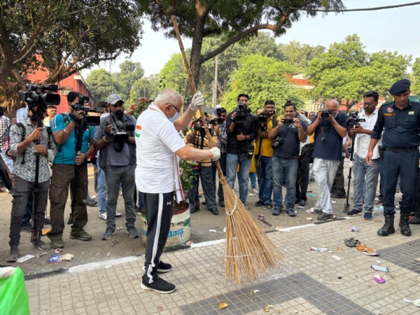मनोहर लाल ने ‘एक दिन, एक घंटा, एक साथ’ अभियान में किया श्रमदान