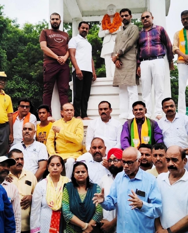 भाजपा महानगर अध्यक्ष व भाजपा कार्यकर्ता
