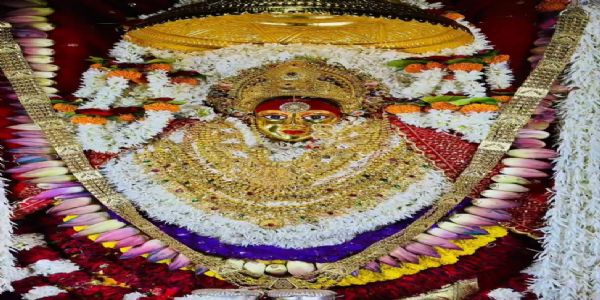 जीवनस्य सारी भव बाधातः शैथिल्याय श्रद्धालवः कुष्मांडायाः द्वारे टेकामत्था