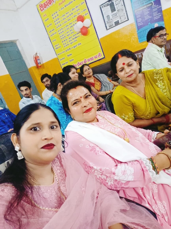 उपस्थित अन्य फार्मासिस्ट