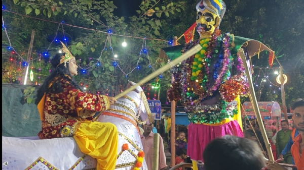 कंस का वध करते हुए मां काली जी