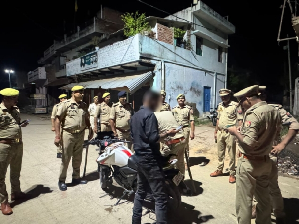 नगर में गुरूवार रात एवं शुक्रवार भोर को पुलिस एलर्ट का छाया चित्र