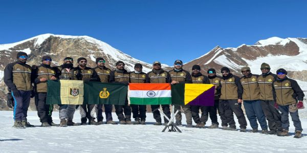 उत्तरकाशी — भारततिब्बतसीमाबलस्य सैनिकाः जगतः सर्वाधिकोच्च-गमनमार्गेषु गण्यं कालिन्दीखालबद्रीनाथमार्गं सफलतया अतिक्रान्तवन्तः