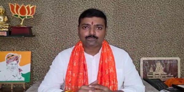 उत्तरप्रदेशसर्वकारः उपद्रवीतत्वैः कठोरतया व्यवहर्तुं सिद्धा अस्ति – राकेशत्रिपाठी