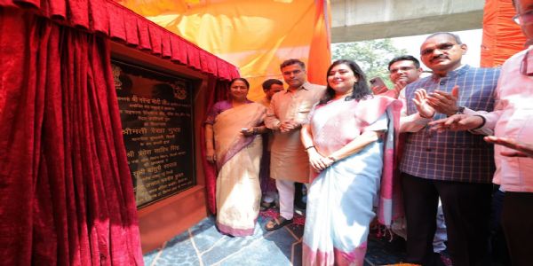 मुख्यमन्त्री राजपूताना-राइफल्स्-रेजिमेण्टल्-केंद्रस्य समीपे उपरीगामिसेतोः  शिलान्यासं कृतवती
