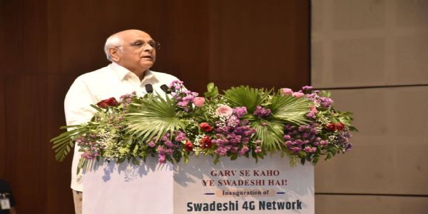 प्रधानमंत्री नवरात्रस्य दीपावल्याः पर्वणि गुजरातेन सहितेभ्यो देशवासिभ्योऽददात् स्वदेशी 4G संचारस्य उपहारम् : मुख्यमंत्री