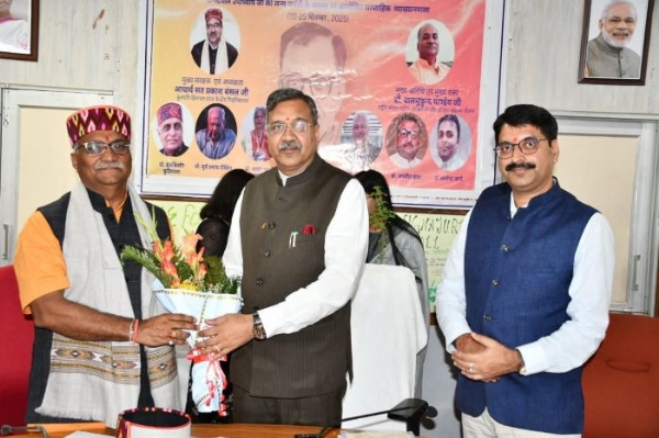 पंडित दीनदयाल उपाध्याय की जन्म जयंती पर केन्‍द्रीय विवि कांगडा में बाल मकुंद पाण्‍डेय।