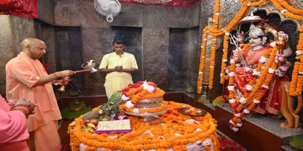 शक्तिपीठ देवीपाटने मुख्यमंत्री योगी अकरोत् मां पाटेश्वर्याः पूजनम्