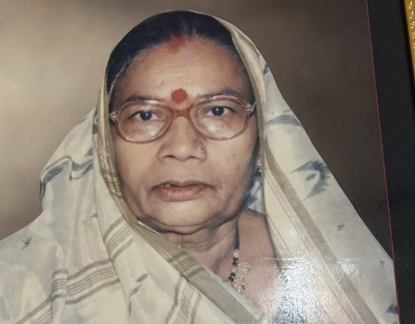 मंत्री प्रहलाद सिंह पटेल की माताजी की तस्वीर (मंत्री के ट्वीट से ली गई)
