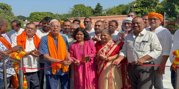 सिताबदियारायाः क्रांतिक्षेत्रे लोकनायकस्य प्रभावती देव्याः मूर्तीनां चत्वराणां च उद्घाटनम्