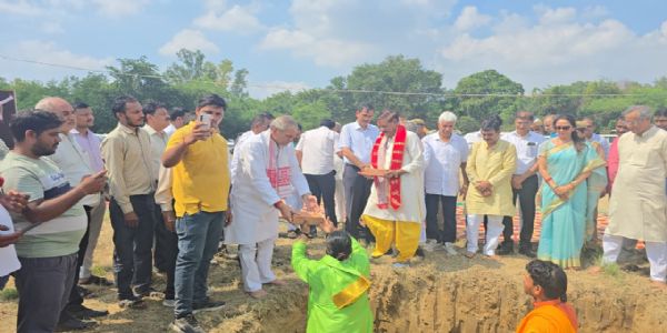 उत्तरप्रदेशराजकीयनिर्माणनिगमे द्वे हेक्टेर क्षेत्रे चतुरतलातिथिगृहं निर्माणीयम्