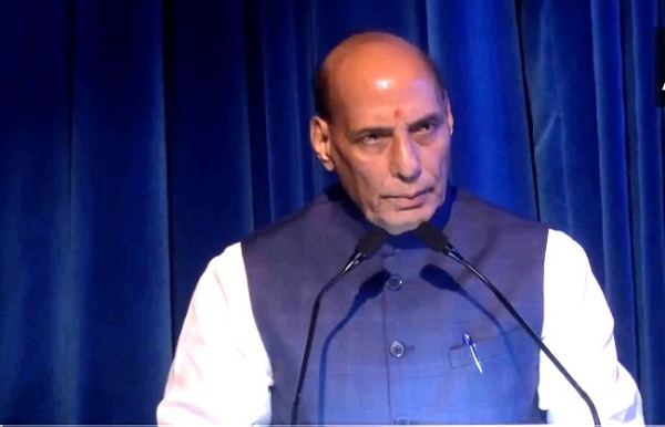 नई दिल्ली में तीनों सेनाओं के सेमिनार को संबोधित करते हुए रक्षा मंत्री राजनाथ सिंह