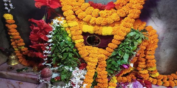 अष्टमीपूजनाय गडबडा–शीतलाधामे समागतं भक्तिसमुद्रं, 50 सहस्राधिकाः श्रद्धालव: दर्शनं कृतवन्तः