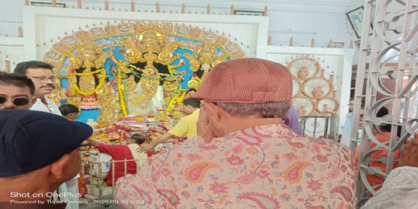 दुर्गाप्रतिमानां आभूषणोपलक्षणार्थं कोलकाता-आरक्षकया विशेषव्यवस्था कृता