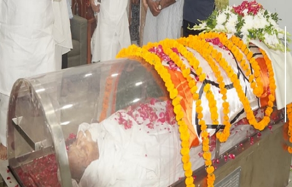 भाजपा नेता प्रो. विजय कुमार मल्होत्रा का पार्थिव शरीर ।